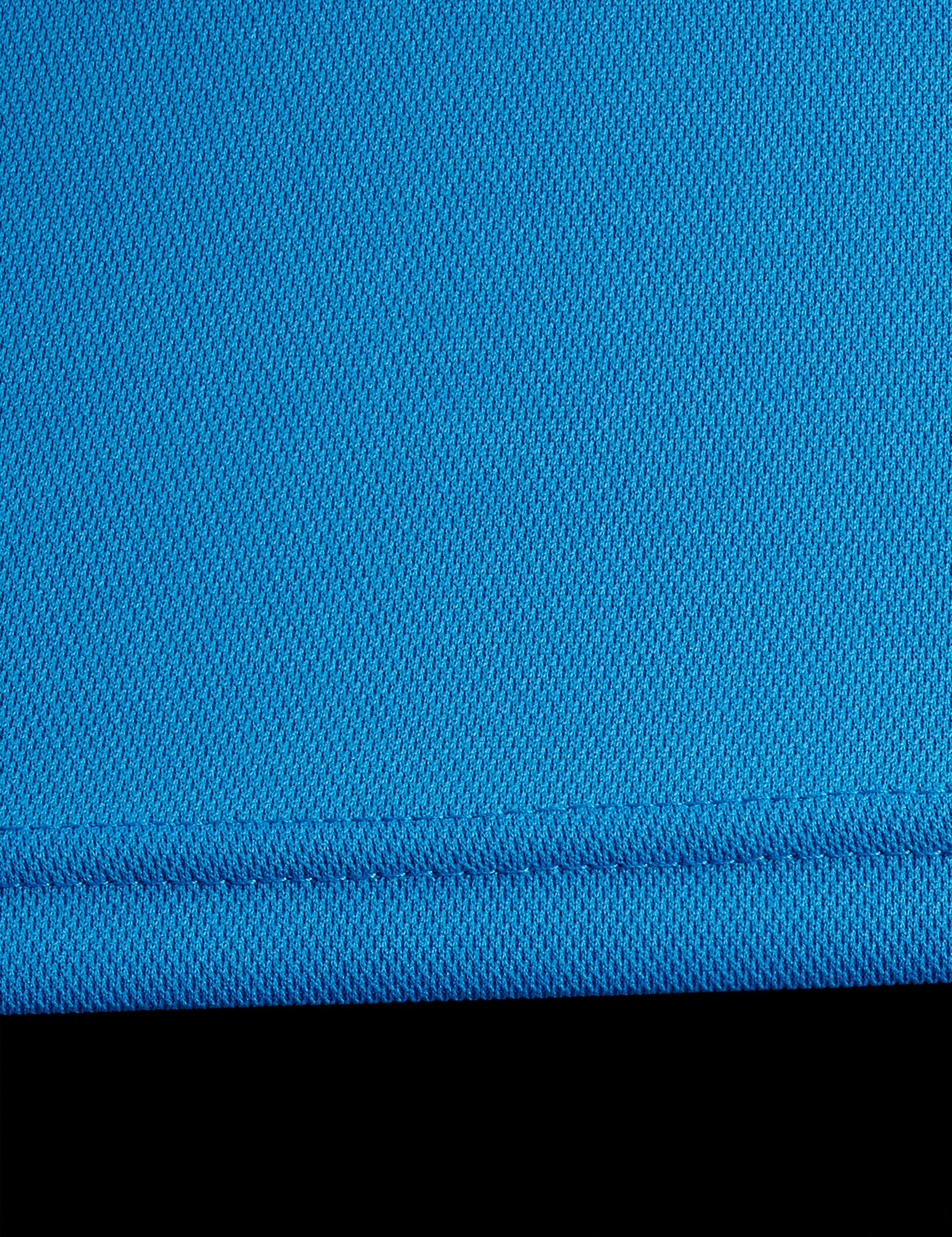 Close-up of ONCOURTANTICS bllue performance t-shirt fabric, highlighting lightweight, breathable material